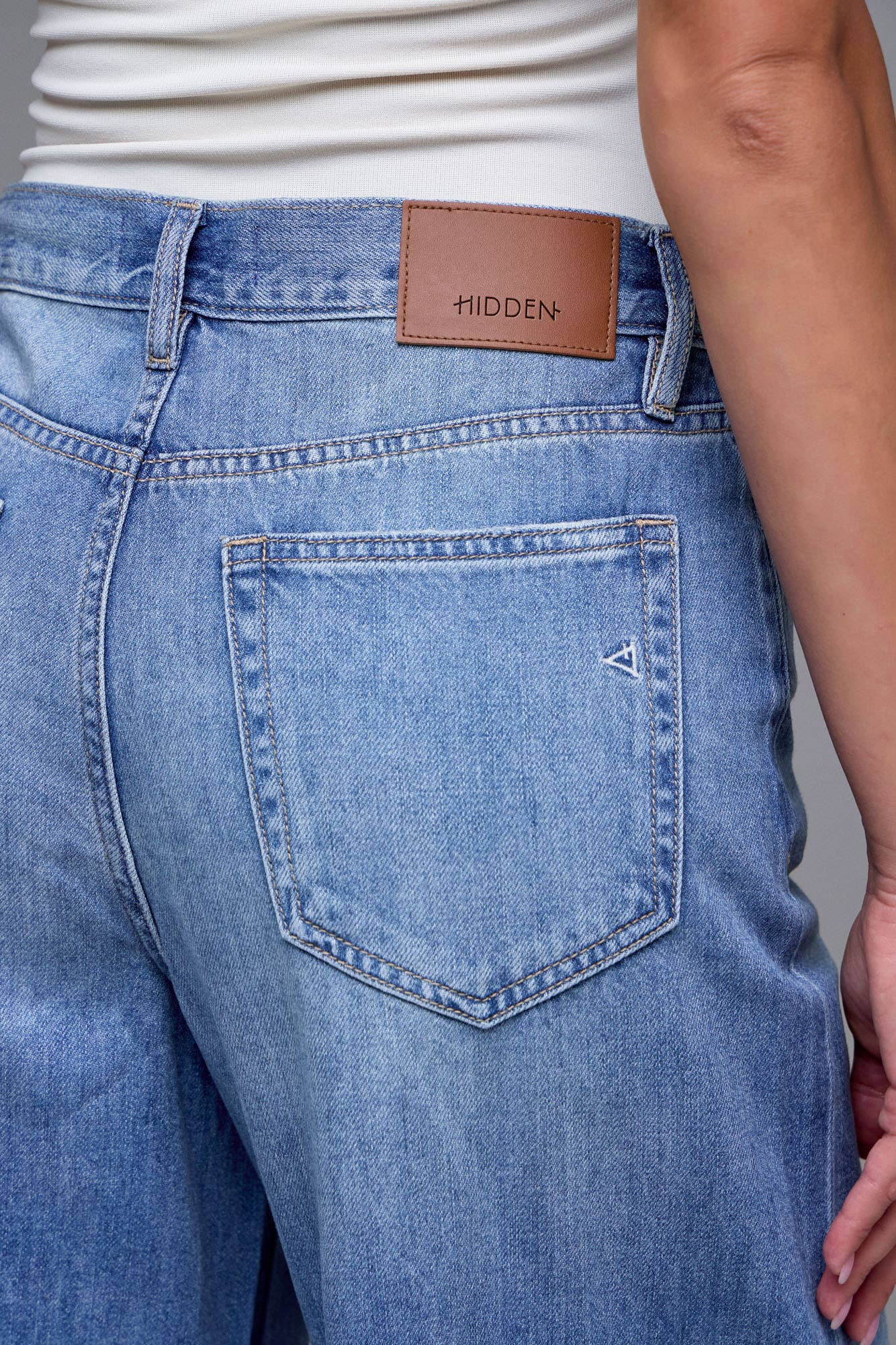 Medium Wash Clean Super Soft 33" Inseam Wide leg