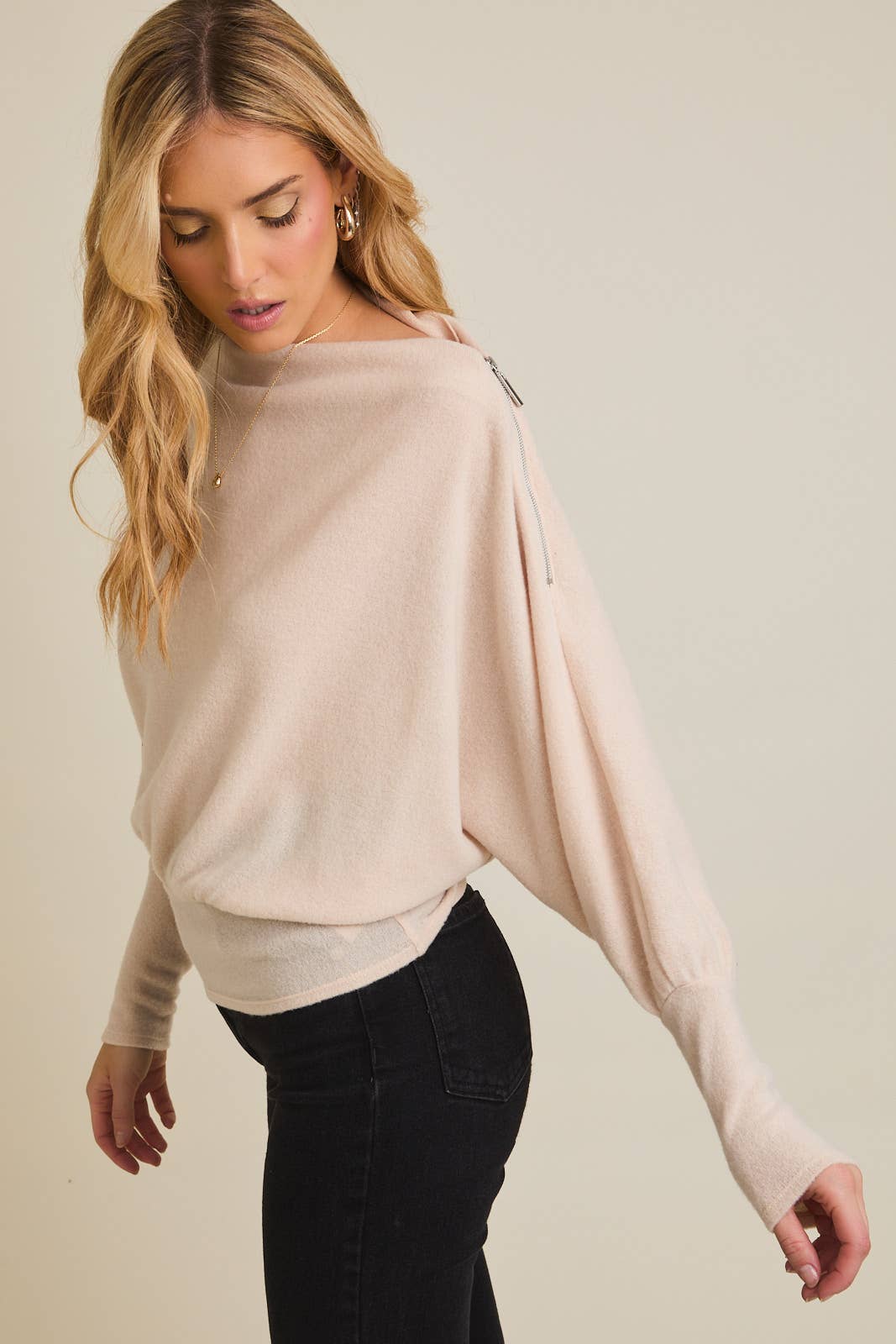 LONG SLEEVE BOAT NECK SHOULDER ZIPPER TOP