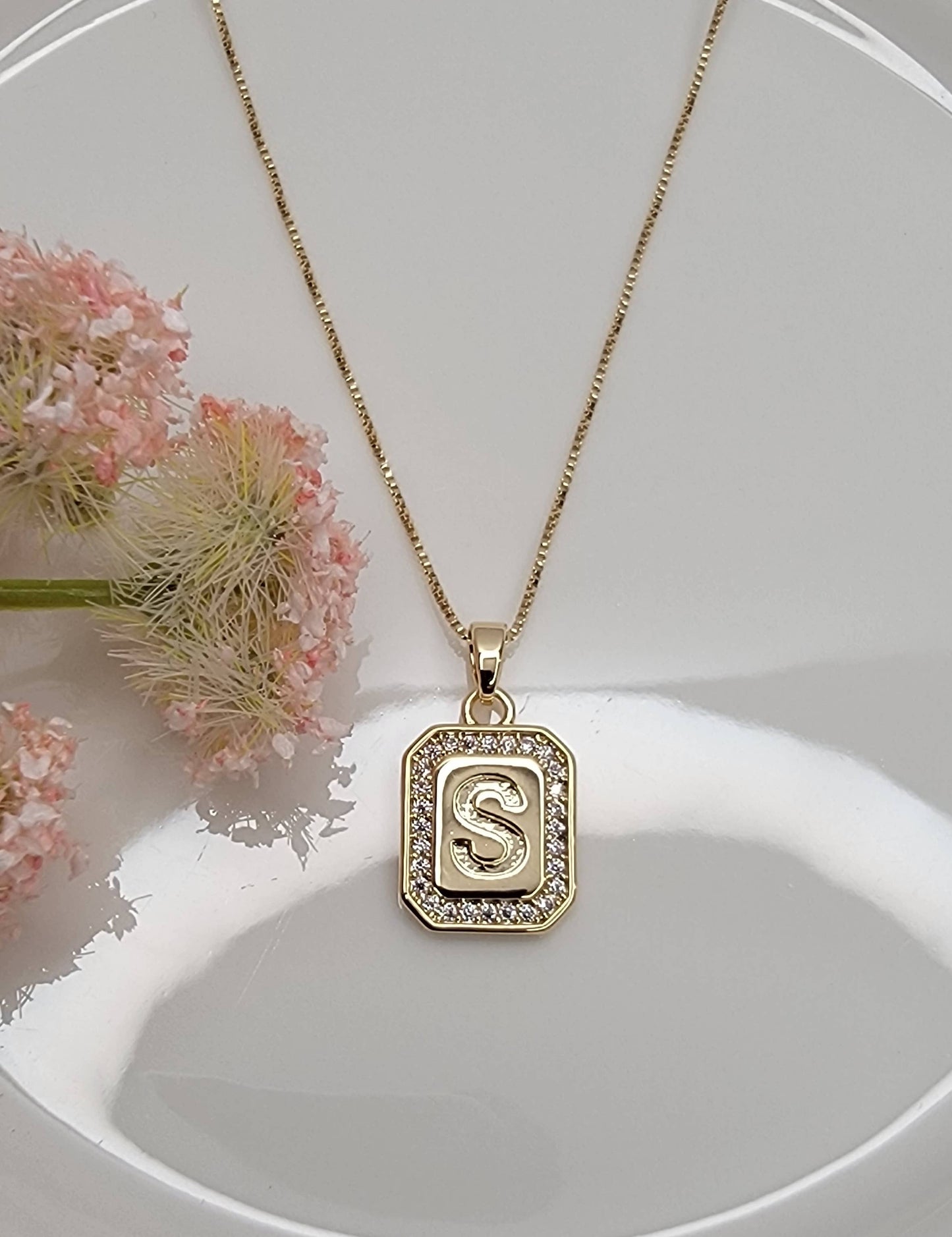 INITIAL PENDANT NECKLACE.