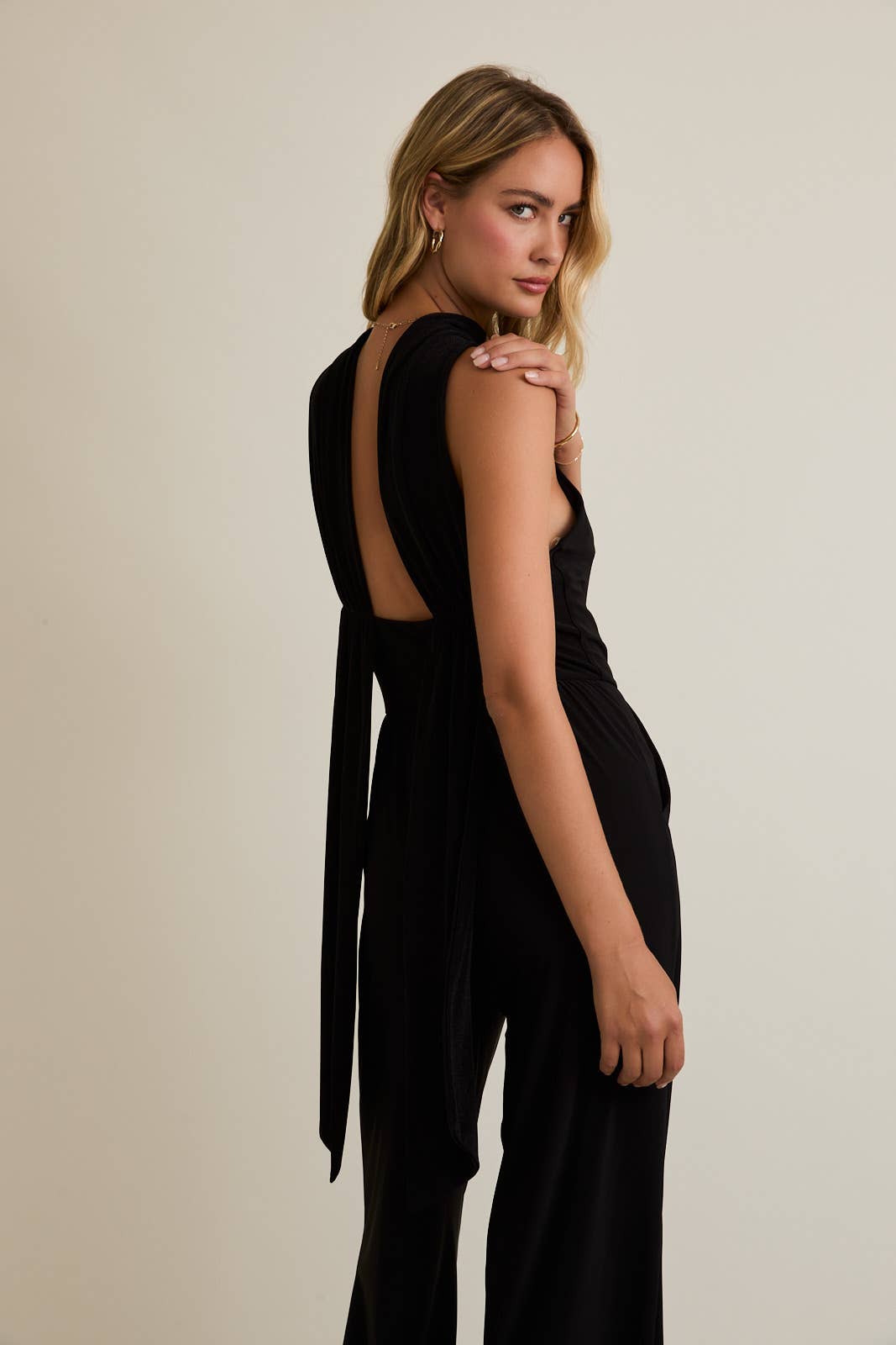 MOCK NECK SLEEVELESS WIDE LEG JUMPSUIT