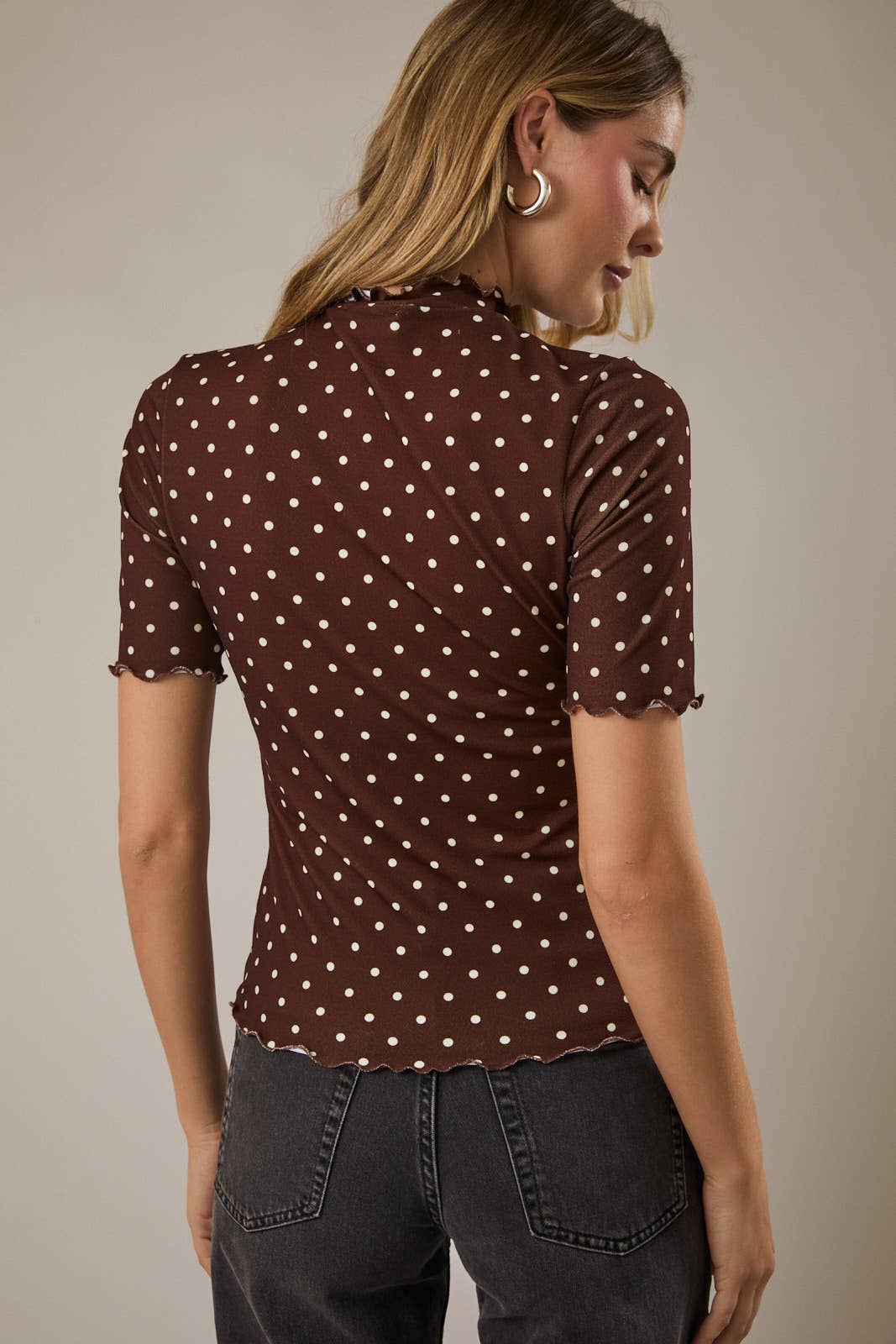 HIGH NECK ELBOW SLEEVE MERROW HEM TOP