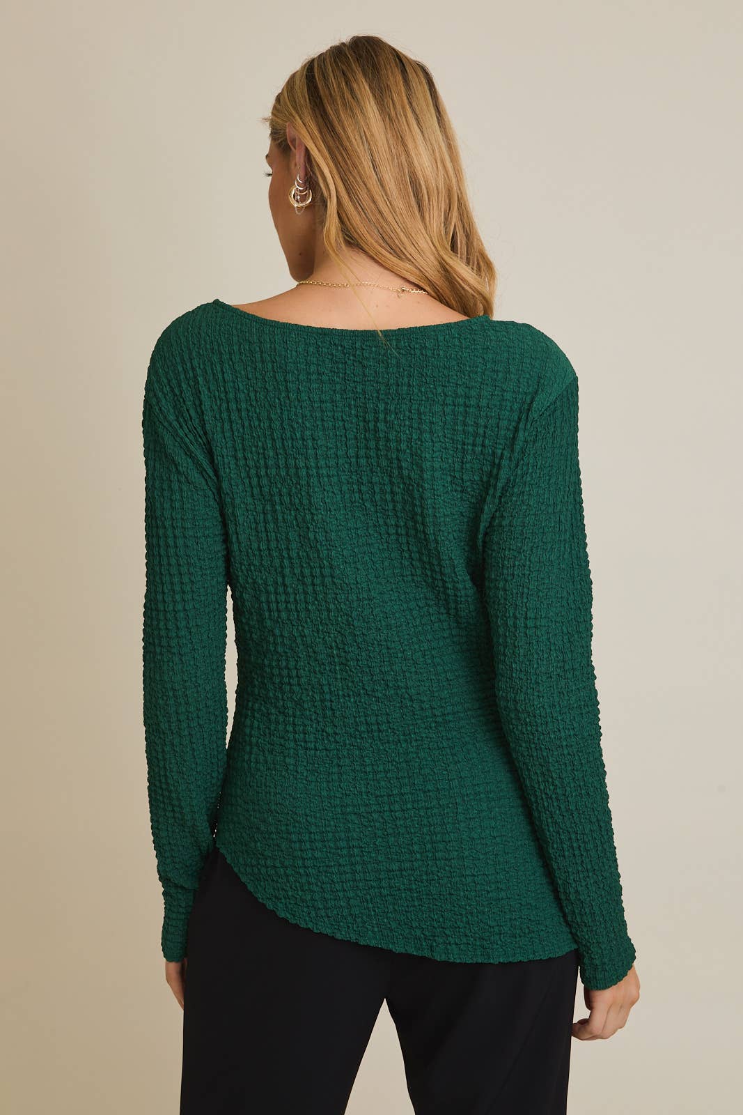 ROUND NECK LONG SLEEVE ASYMMETRIC HEM TOP