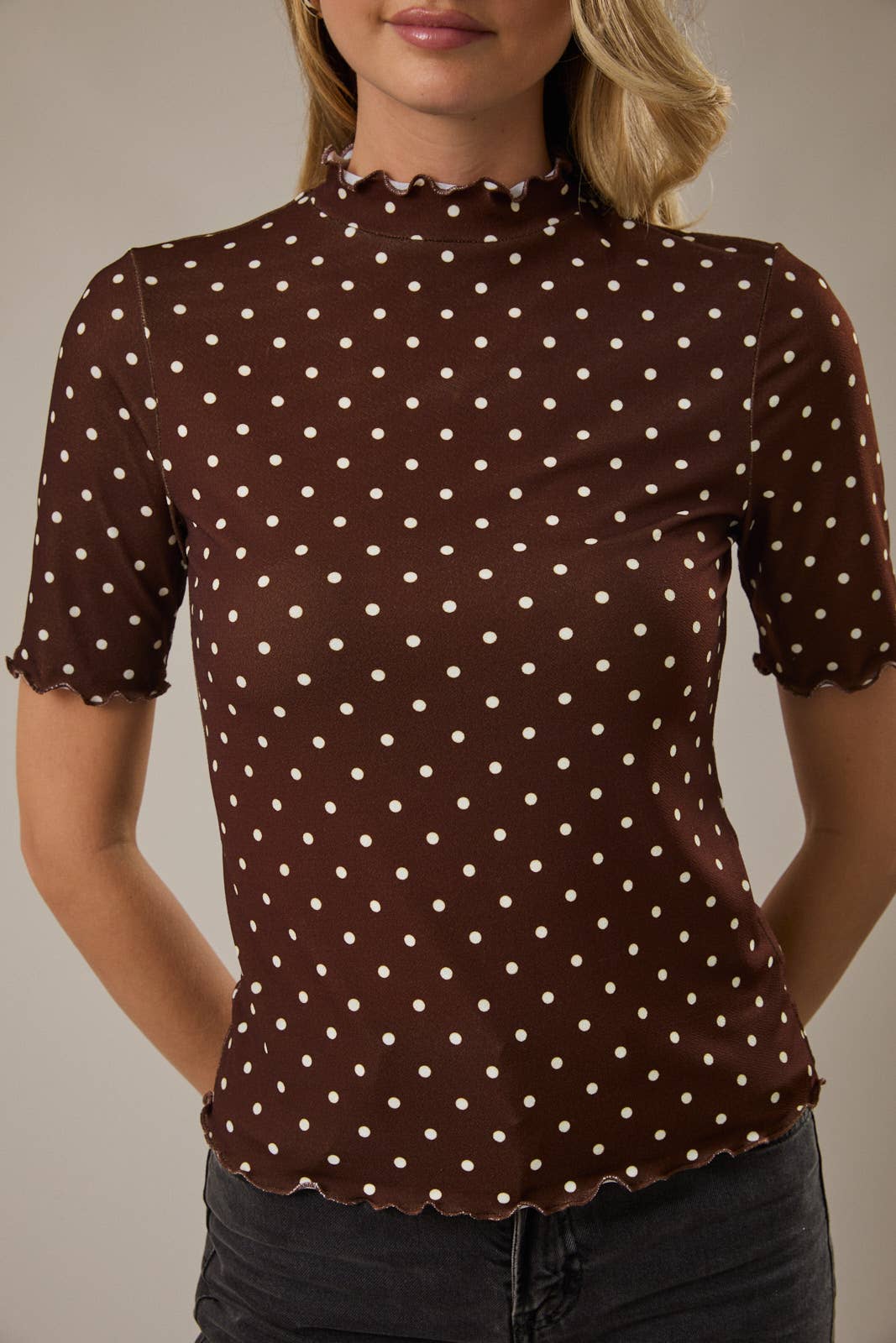 HIGH NECK ELBOW SLEEVE MERROW HEM TOP