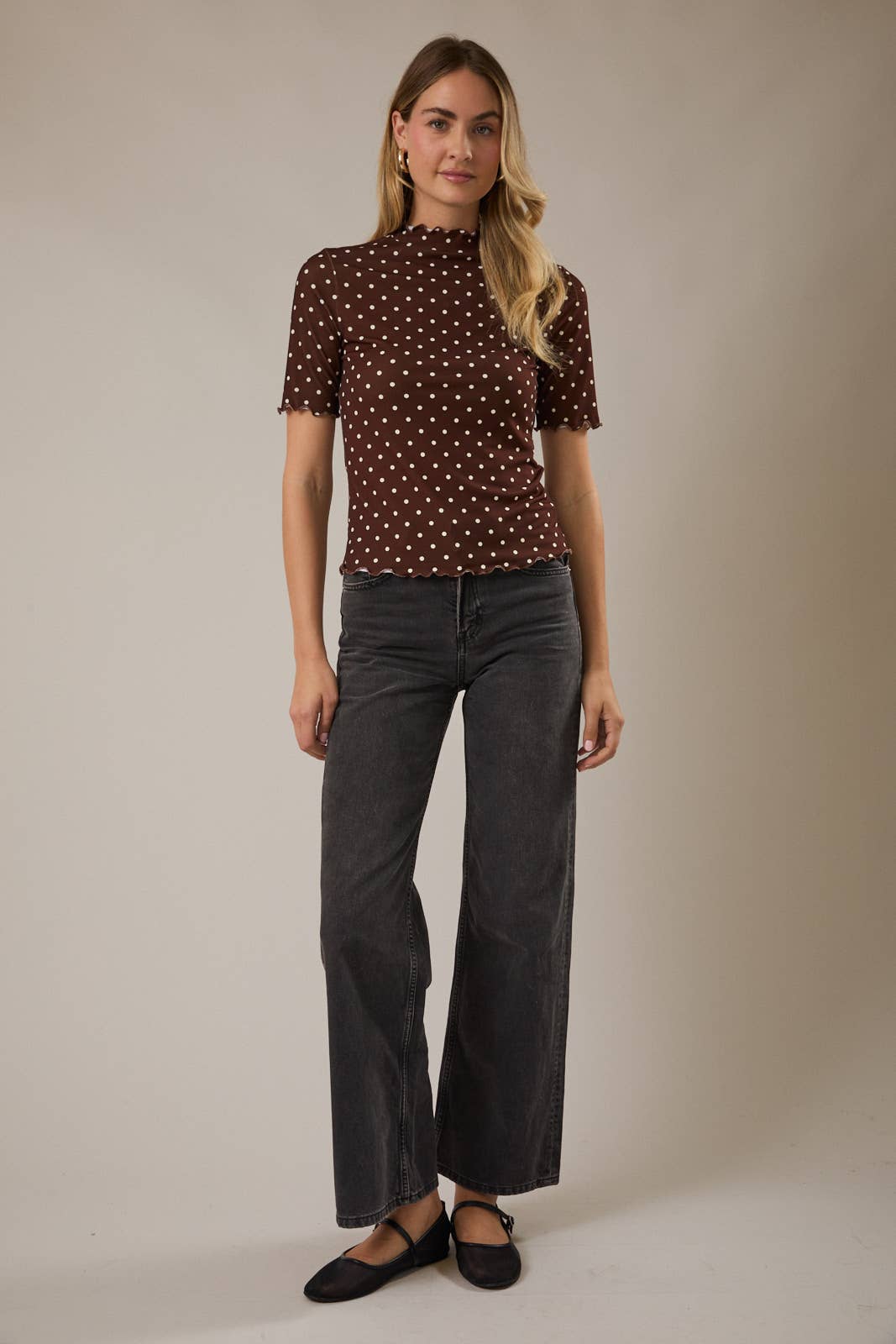 HIGH NECK ELBOW SLEEVE MERROW HEM TOP