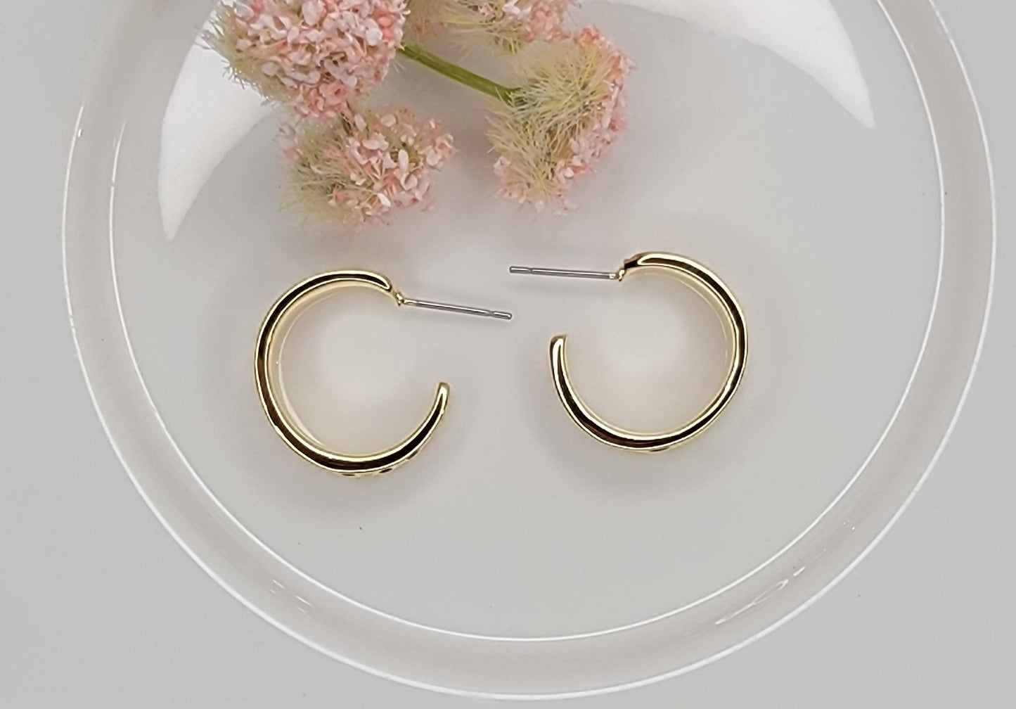 HOOP EARRINGS.