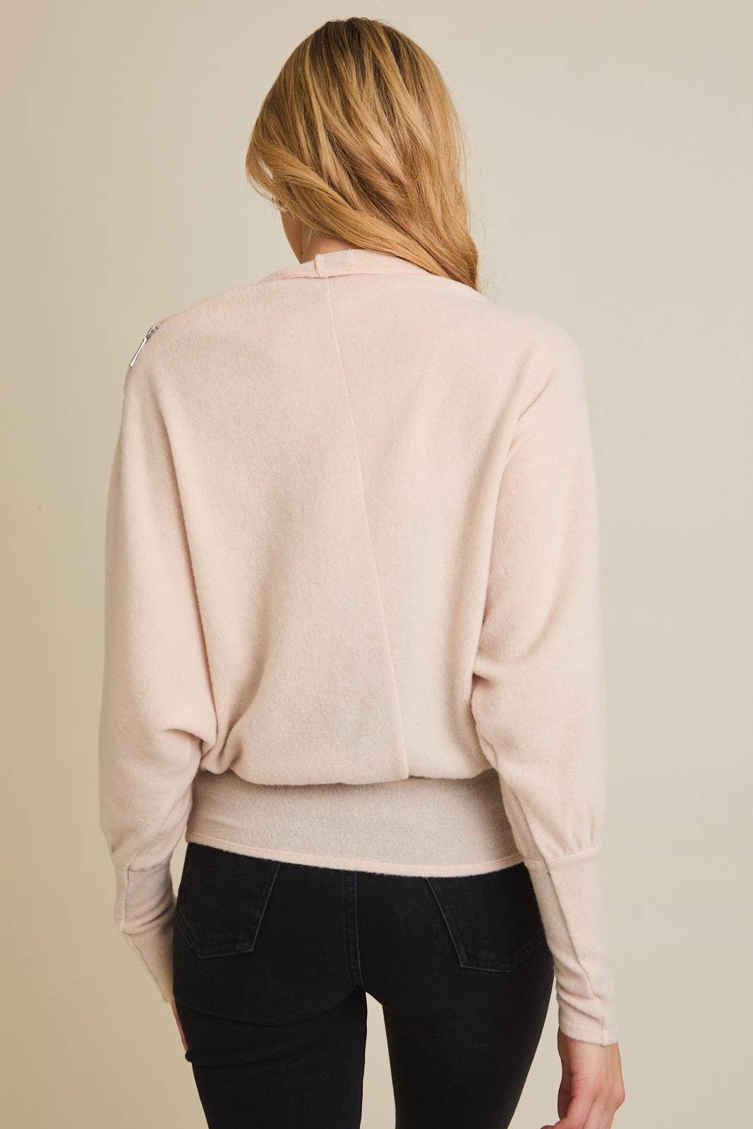 LONG SLEEVE BOAT NECK SHOULDER ZIPPER TOP